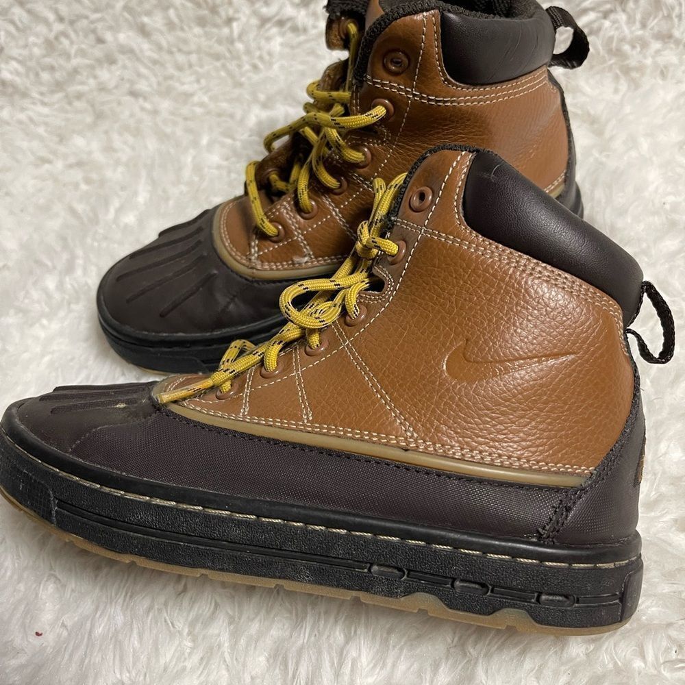 Nike Woodside ACG All Weather Kids Boots Tan / British 415079-200. Size 2Y